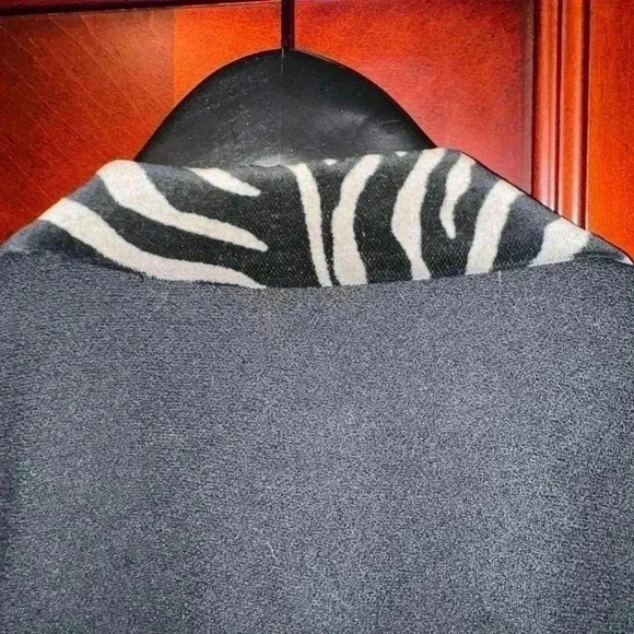 Christian Dior authentic black 1990s velvet lapel vest. Fall season sta… - Picture 7 of 8